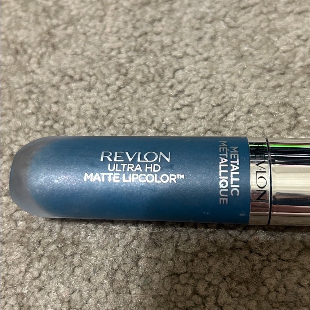 Revlon Metallic Matte Lipcolor in Silver and Gray - Picture 4 of 4